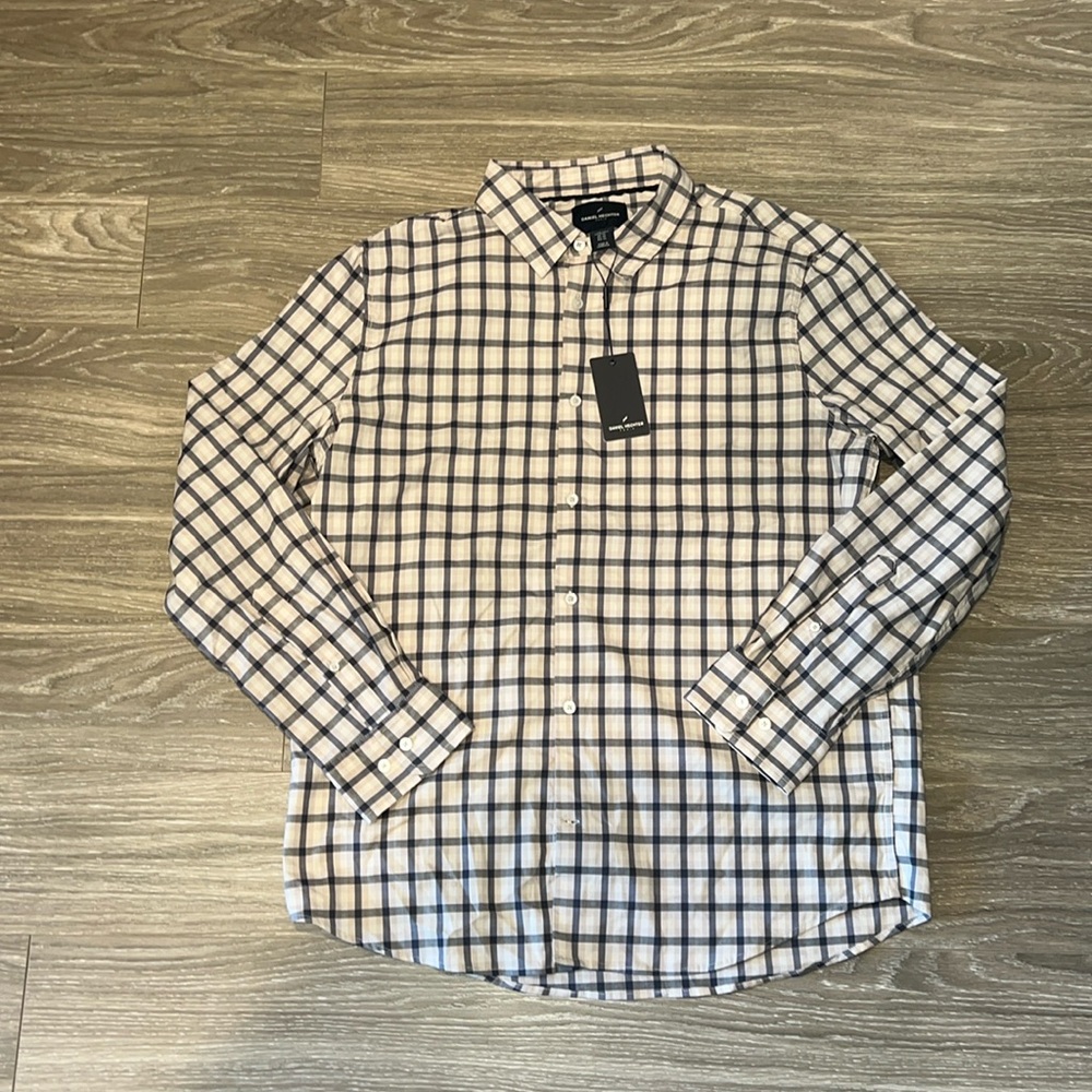 Daniel Hechter dress shirt. Size XL. NWT